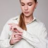 Женская удлинённая рубашка в светло-зелёную полоску